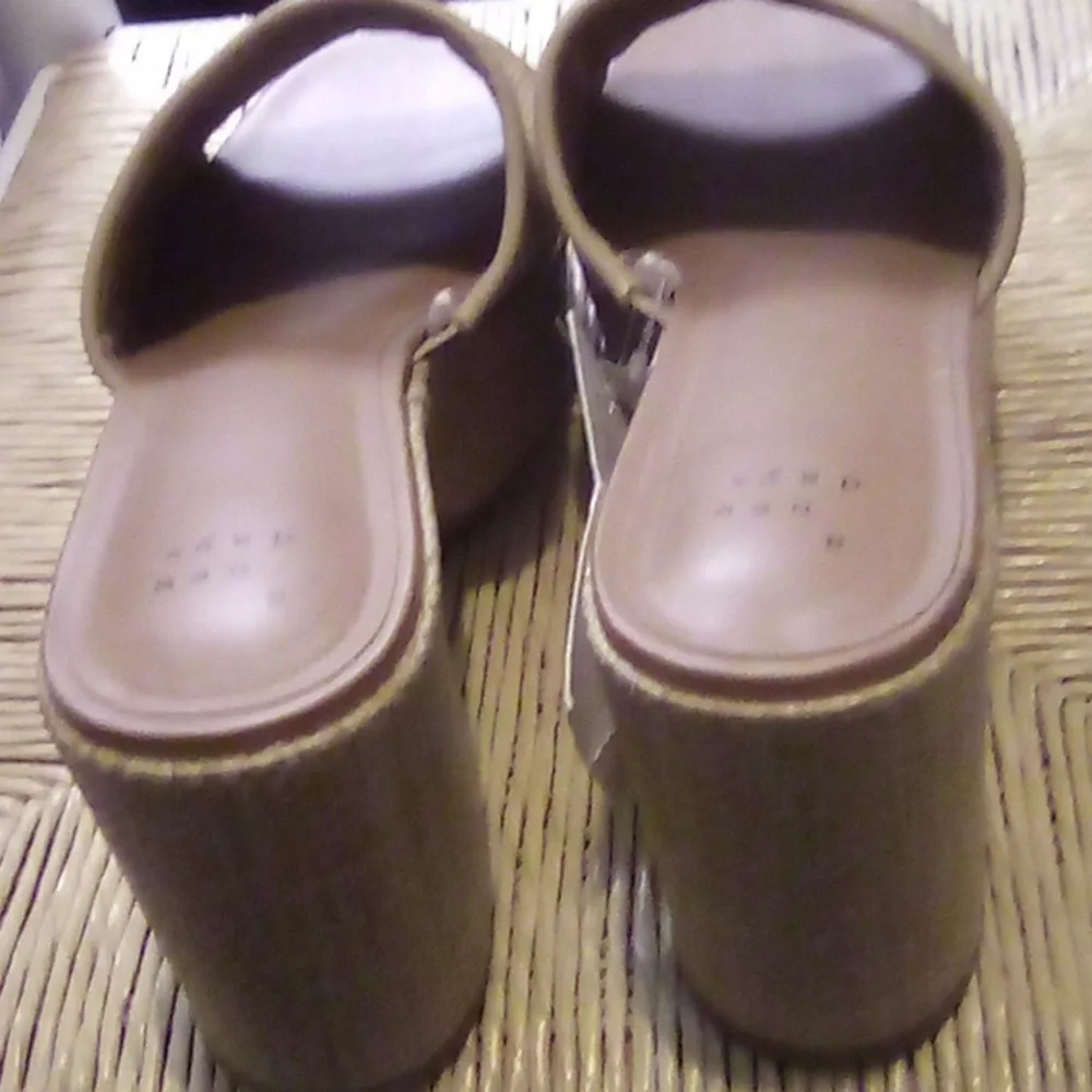A New Day Memory Foam Platform Sandals Size 10 BNWT.